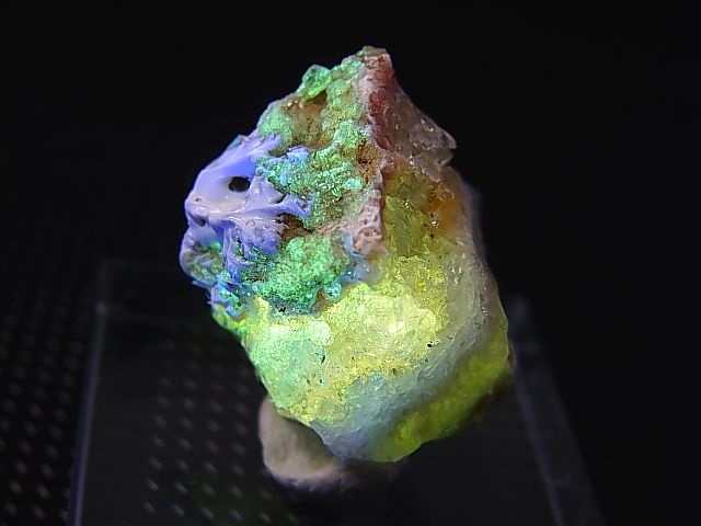 画像: Hokkaidoite北海道然別湖産蛍光オパール原石 3.0g