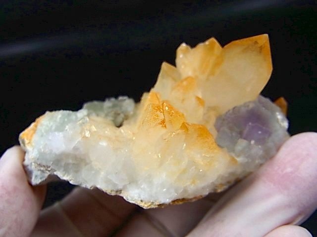 画像: シャンファーリン（香花嶺）産バイカラーフローライト付きゴールデンヒーラー水晶原石 106.4g