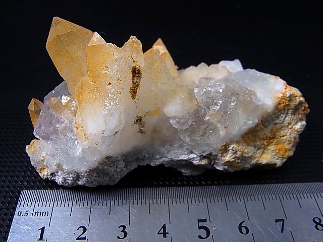 画像: シャンファーリン（香花嶺）産バイカラーフローライト付きゴールデンヒーラー水晶原石 106.4g