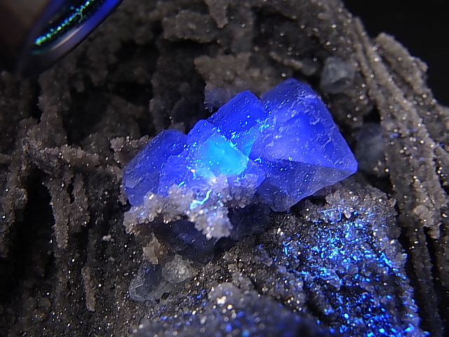 画像: キャビネットサイズ：福建省産ブルーグリーンフローライト原石 366.5g