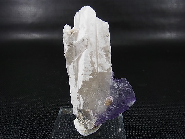 画像: ヤオガンシャン産パープルフローライト付き水晶原石 27.1g