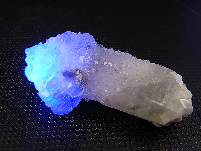 画像: ヤオガンシャン産パープル＆カラーレスフローライト付き水晶原石 28.7g