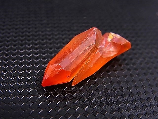 画像: ポーランド産ジンカイト（紅亜鉛鉱）原石 2.7g