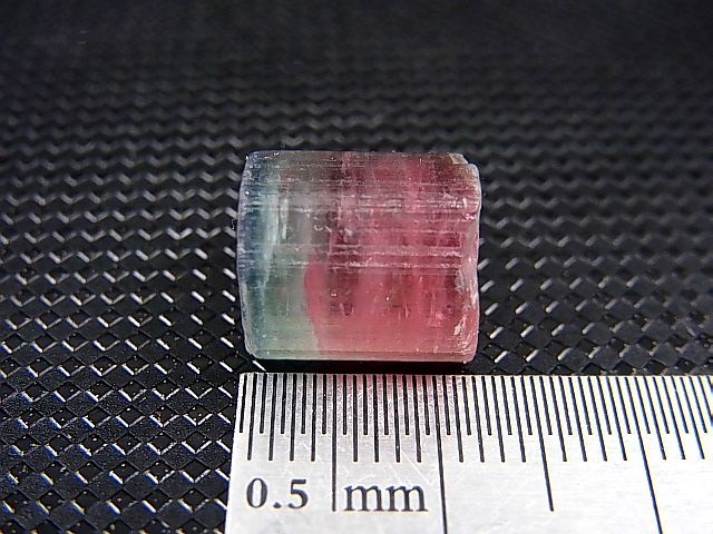 画像: アフガニスタン産バイカラートルマリン柱状結晶（ピンク/ブルーグリーン） 14.6カラット