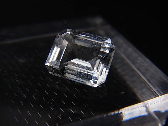 画像1: ミャンマー産フェナカイト・ルース（アンフィボール入り） 3.1カラット