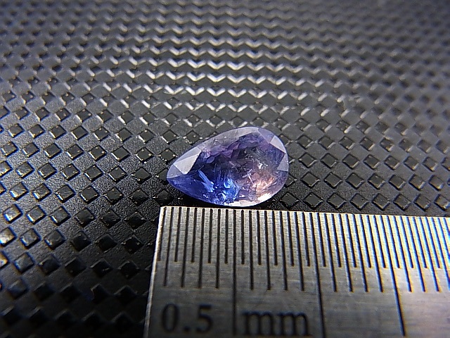 画像: ベトナムLuc Yen産シルキーサファイア・ルース（バイカラー） 1.1カラット