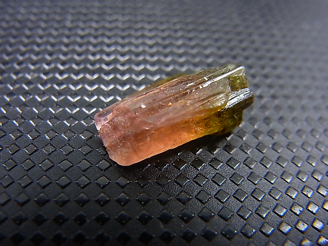 画像: ベトナムBac Kan産バイカラートルマリン原石 4.9カラット