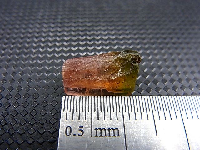 画像: ベトナムBac Kan産バイカラートルマリン原石 4.9カラット