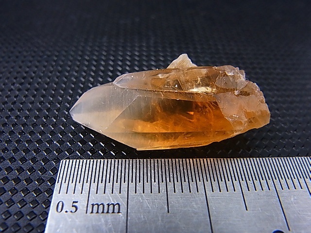 画像: スウェーデン産カルサイトポイント（犬牙/連晶） 4.8g