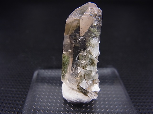 画像: ノルウェー産アデュラリア（氷長石）付き水晶原石 6.4g