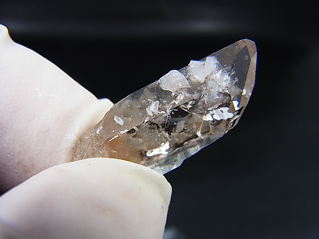 画像: ノルウェー産アデュラリア（氷長石）付き水晶原石 4.1g