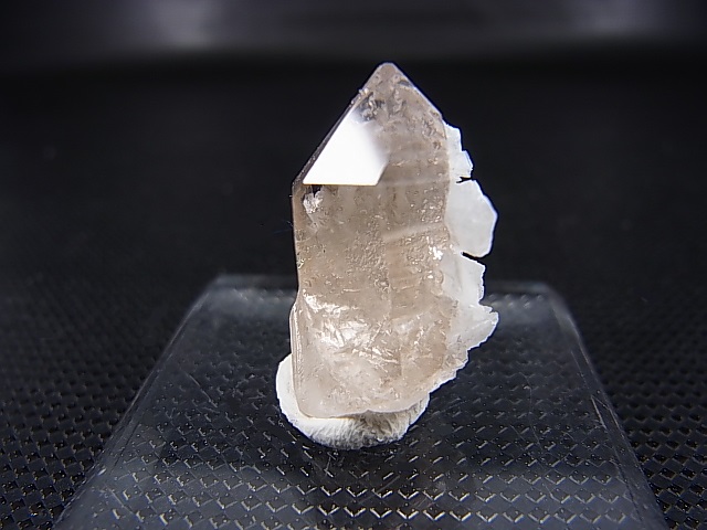 画像: ノルウェー産アデュラリア（氷長石）付き水晶原石 4.1g