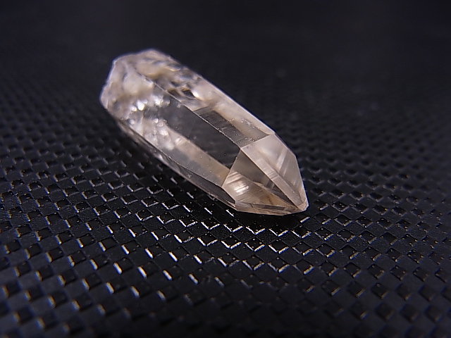 画像: 山梨県乙女鉱山産ウォータークリア水晶ポイント 2.0g