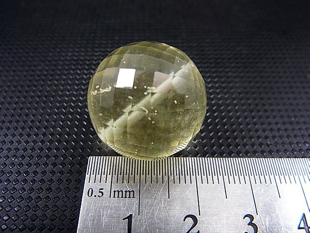 画像: リビアングラス（クリストバライト入り）ミラーカットビーズ 20.5mm