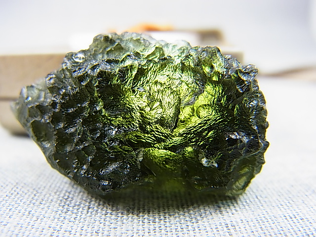 画像: ジュエリー品質：チェコ産モルダバイトSA原石（国内鑑別書付き） 9.1ｇ