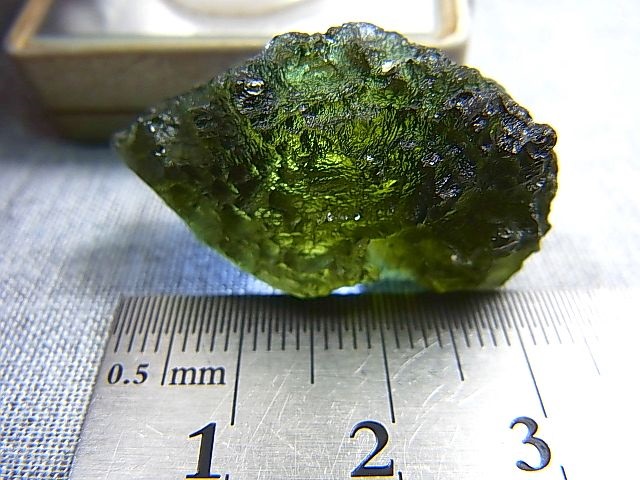 画像: ジュエリー品質：チェコ産モルダバイトSA原石（国内鑑別書付き） 9.1ｇ