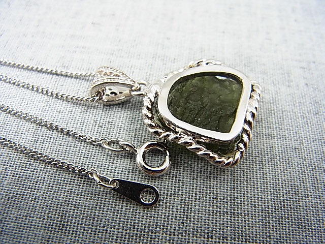画像: チェコ産モルダバイトSA原石シルバー枠ペンダント（鑑別カード/サービスチェーン付き） 4.2g