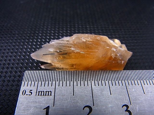 画像: スウェーデン産カルサイトポイント（犬牙/連晶） 5.5g