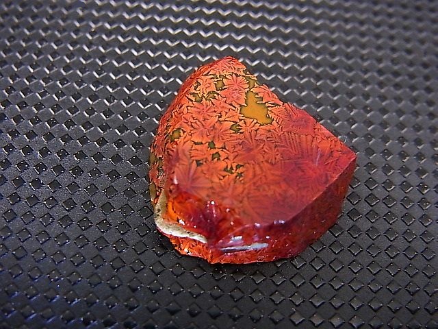 画像: 飯盛ラボストーン（IL-stone）「レアカラー：ブラッドストーン（紅葉石）」ガラス原石 14.5カラット