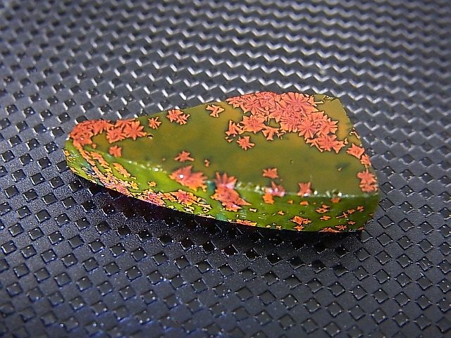 画像: 飯盛ラボストーン（IL-stone）「レアカラー：ブラッドストーン（紅葉石）」ガラス原石 14.6カラット