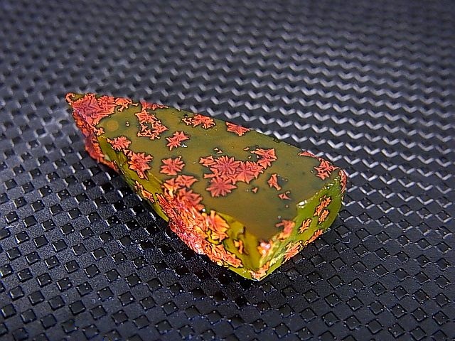 画像: 飯盛ラボストーン（IL-stone）「レアカラー：ブラッドストーン（紅葉石）」ガラス原石 14.6カラット