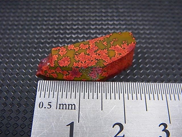 画像: 飯盛ラボストーン（IL-stone）「レアカラー：ブラッドストーン（紅葉石）」ガラス原石 13.4カラット