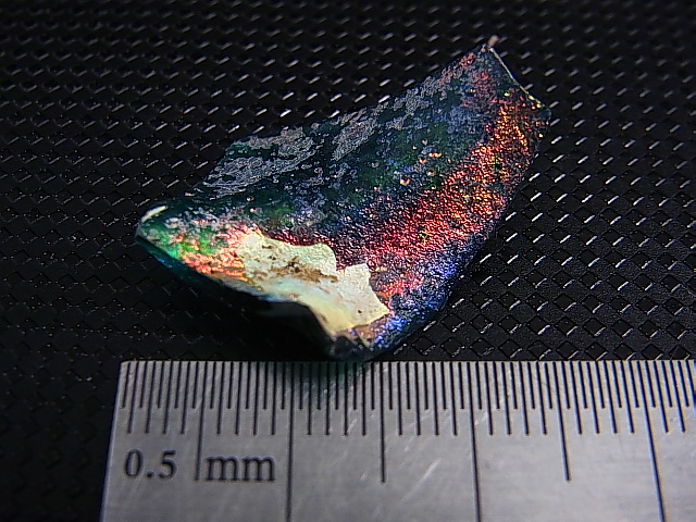 画像: アフガニスタン産スーパーイリデッセンス・ローマングラス（マルチイリデッセンス） 0.8g