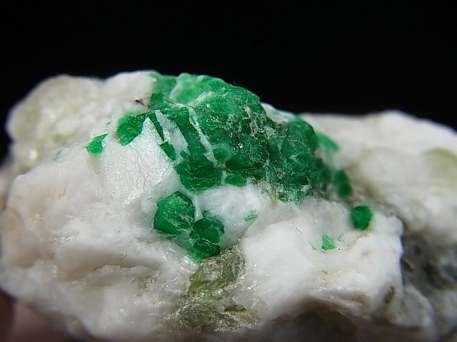 画像: アフガニスタン産パンジシール・エメラルド原石 58.2g