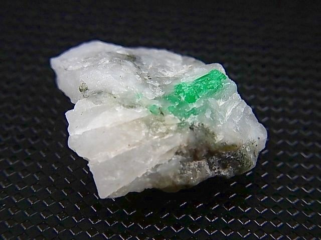 画像1: アフガニスタン産パンジシール・エメラルド原石 5.6g