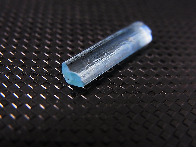 画像: ジェムグレード宝石需要品質：ベトナム産アクアマリン柱状結晶原石 2.1カラット