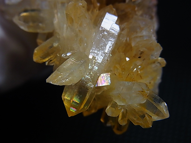 画像: ベトナム・Bac Kan省産ゴールデンヒーラー水晶クラスター（オーラ被膜あり） 59.1g