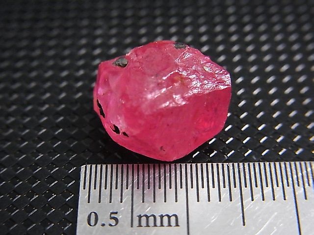 画像: ベトナムLuc Yen産ストロベリーピンクスピネル結晶（双晶） 12.2カラット