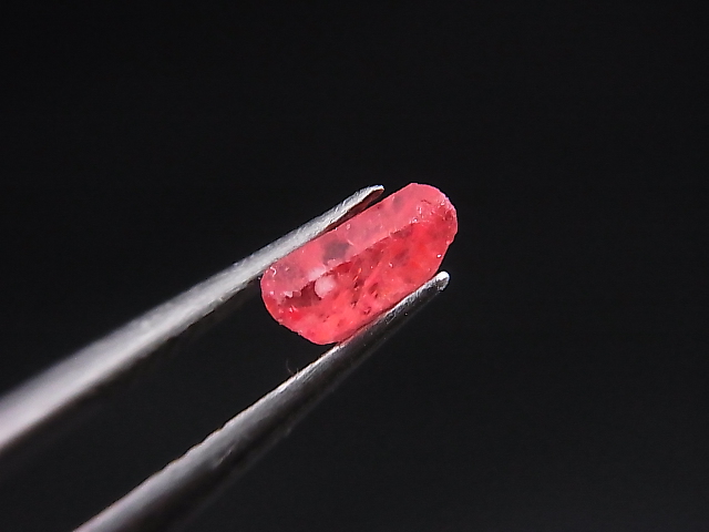 画像: ベトナムLuc Yen産ストロベリーピンクスピネル結晶（双晶） 0.8カラット