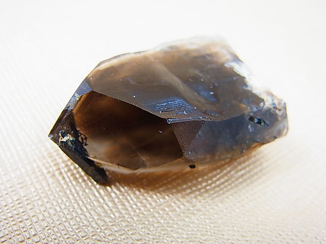 画像: マラウイ・ムランジェ産クリアスモーキー水晶（エジリン貫入り） 16.5g