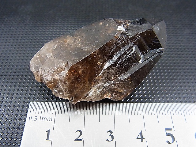 画像: ノルウェー産スモーキークオーツ（ケアンゴーム）原石 33.5g