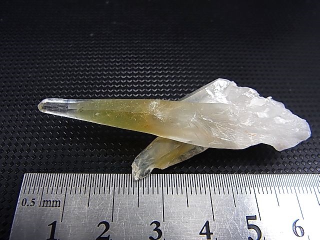 画像: 山梨県水晶峠産トレモライト入り水晶ポイント（連晶） 10.9g