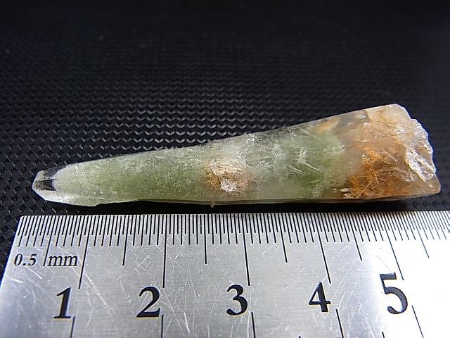 画像: 山梨県水晶峠産トレモライト入り水晶ポイント 8.9g