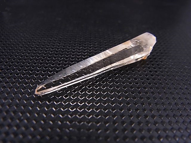 画像: 山梨県水晶峠産ウォータークリア水晶ポイント 1.7g