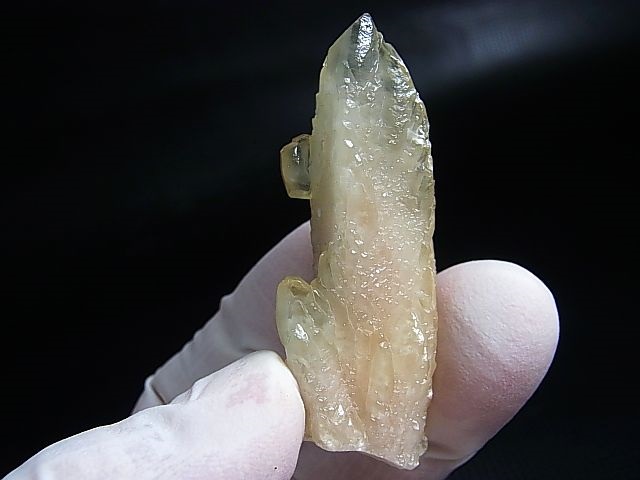 画像: 貴州省産カルサイト原石（犬牙/赤蛍光） 19.4g