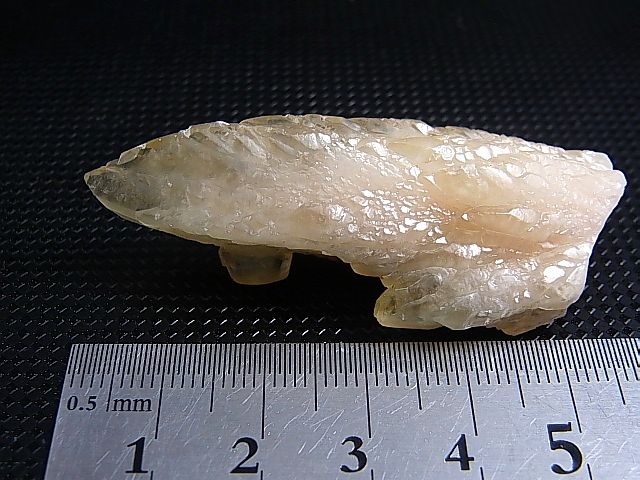 画像: 貴州省産カルサイト原石（犬牙/赤蛍光） 19.4g