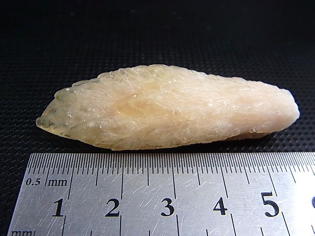 画像: 貴州省産カルサイト原石（犬牙/赤蛍光） 16.2g