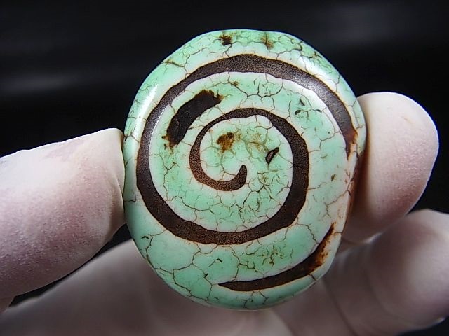 画像2: ヴィンテージ：「雪域天珠：老緑色法螺六眼」西蔵（チベット）天珠 約39×34×13mm