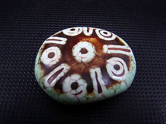 画像: ヴィンテージ：「雪域天珠：老緑色法螺六眼」西蔵（チベット）天珠 約39×34×13mm