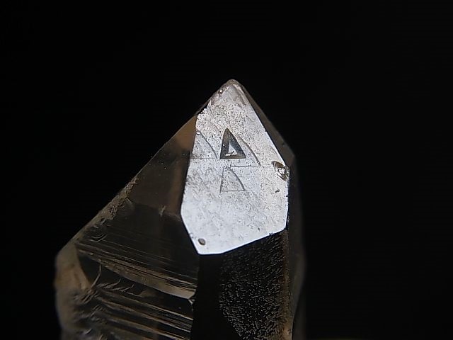 画像: ベトナム・Bac Kan省産クリア水晶ポイント（レコードキーパー付き） 179.3g