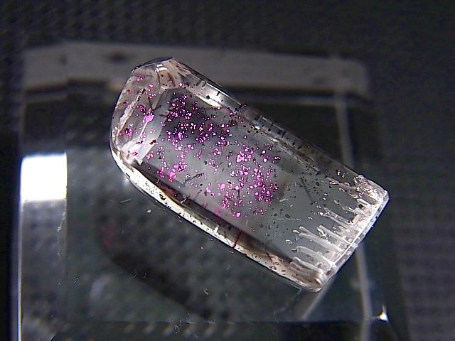 画像: ピンクファイヤー（ティンカーベル）クオーツ研磨タンブル 16.1カラット