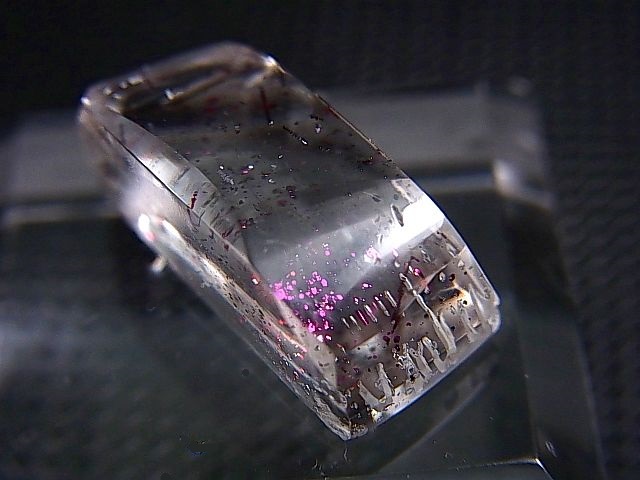 画像: ピンクファイヤー（ティンカーベル）クオーツ研磨タンブル 16.1カラット