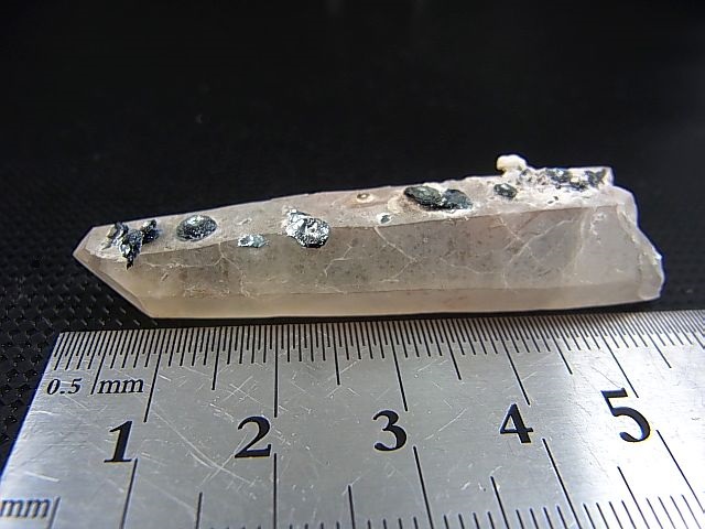 画像: 内モンゴル産アイアンローズ付きピンク水晶（レーザー型） 11.6g