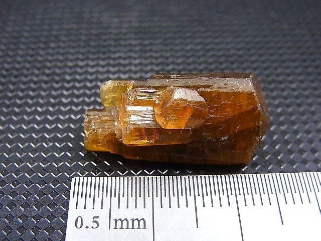 画像: ネパール・ジャジャルコット産ドラバイトトルマリン柱状結晶原石（両錐/連晶） 25.4カラット