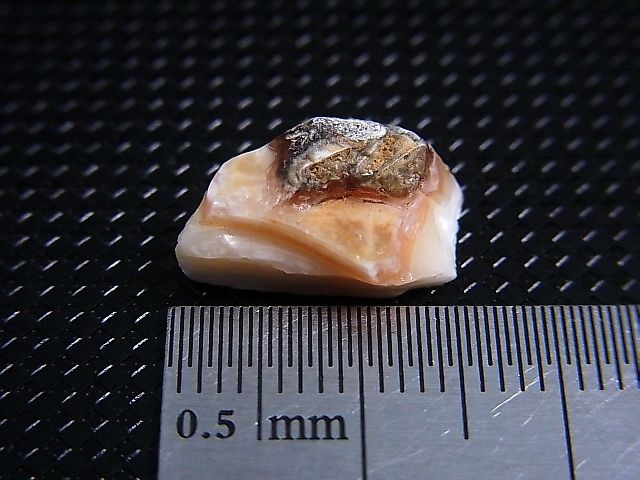画像: Hokkaidoite北海道然別湖産蛍光オパール原石 0.9g