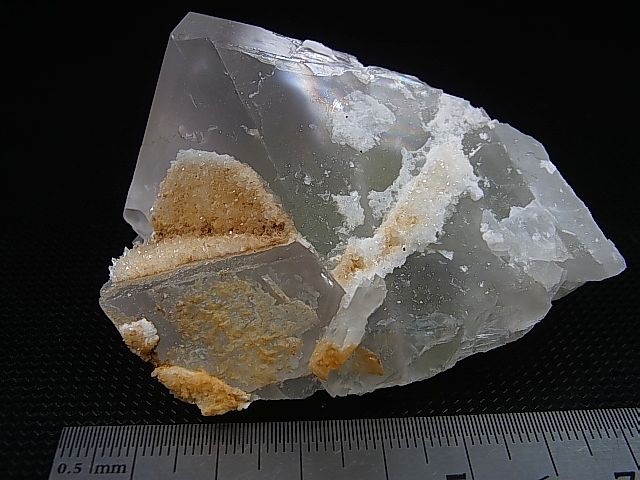 画像: ベトナムBac Kan産強蛍光フローライト原石（八面体結晶） 215.5g